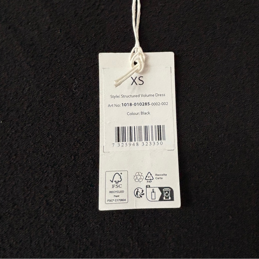 NA-KD Structured Volume Dress - Picture 11 of 11